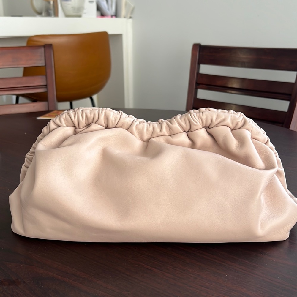Mansur Gavriel Cloud clutch in color Puff